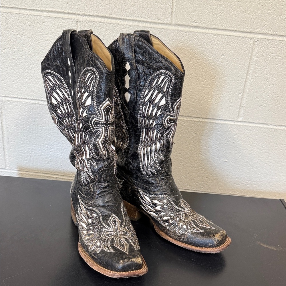 Corral Black and White Embroidered Heeled Boots